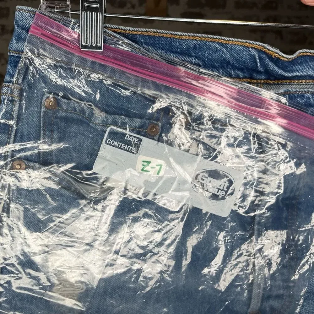 Levi’s | women curvy denim distressed jeans